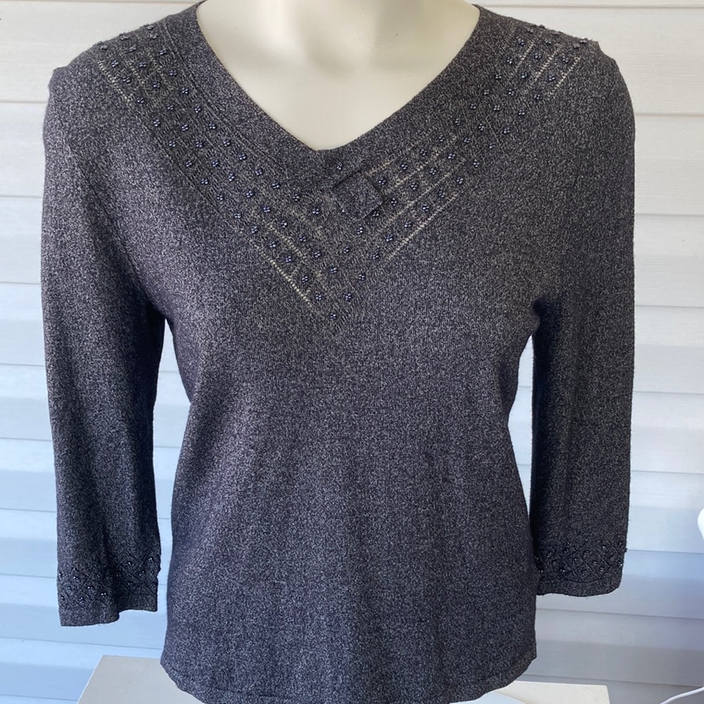 “Jones New York” ladies lightweight sweater